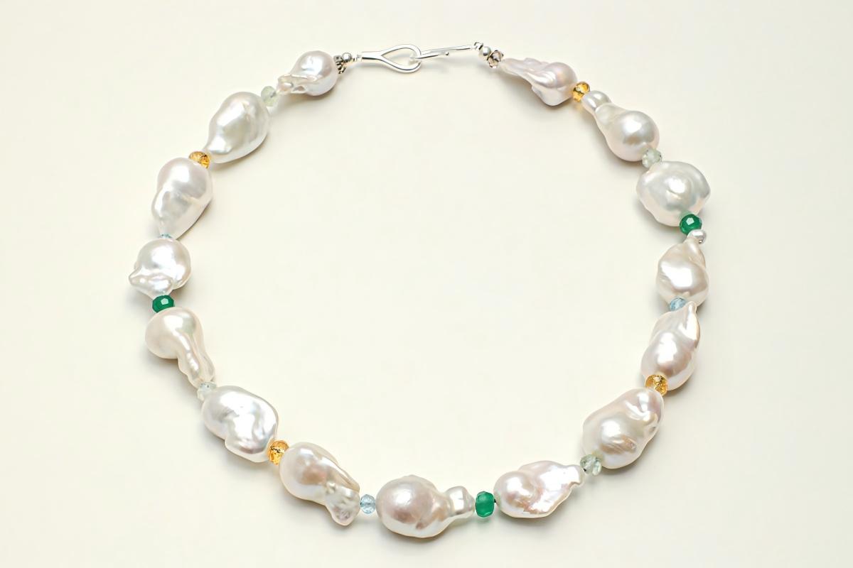 How to Style a Pearl Necklace: Five Modern Ways to Wear It