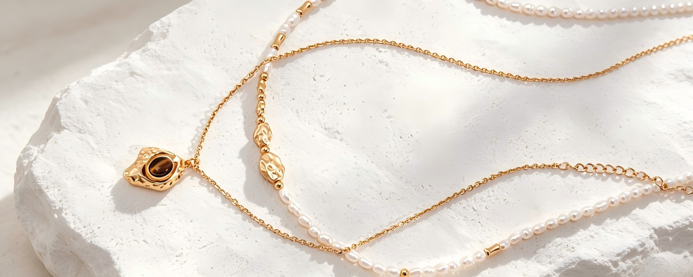 SENLORE Natural Pearl Amber Bracelet – Lifestyle Shot