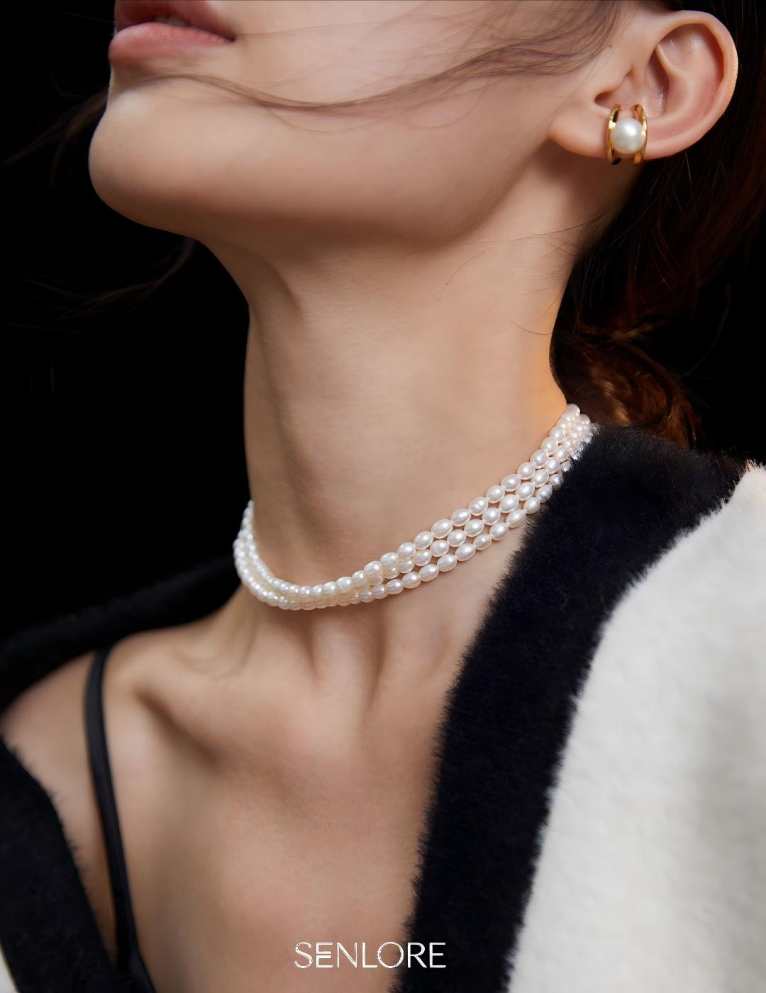 SENLORE Rice Grain Pearl Necklace – Detail Close-up