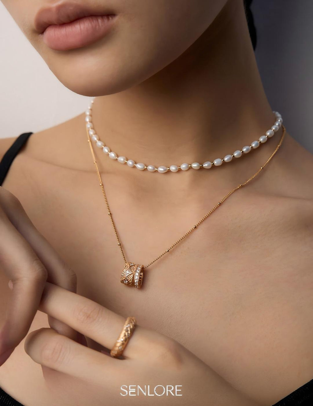 SENLORE Sterling Silver Minimalist Pearl Necklace – Detail Close-up
