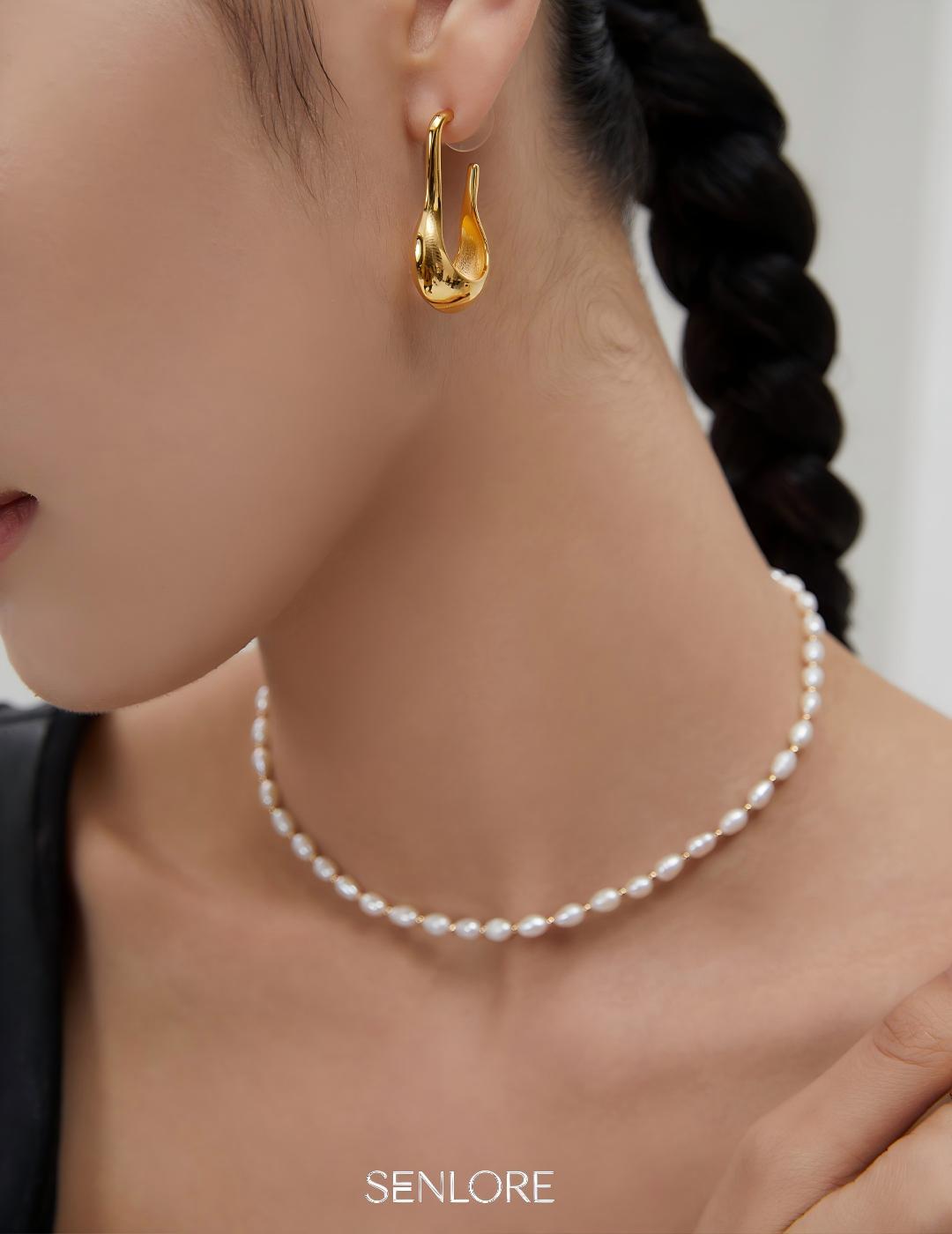 SENLORE Sterling Silver Minimalist Pearl Necklace – Lifestyle Shot