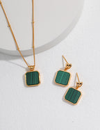 SENLORE Malachite Necklace – Detail Close-up