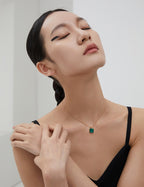 SENLORE Malachite Necklace – Lifestyle Shot