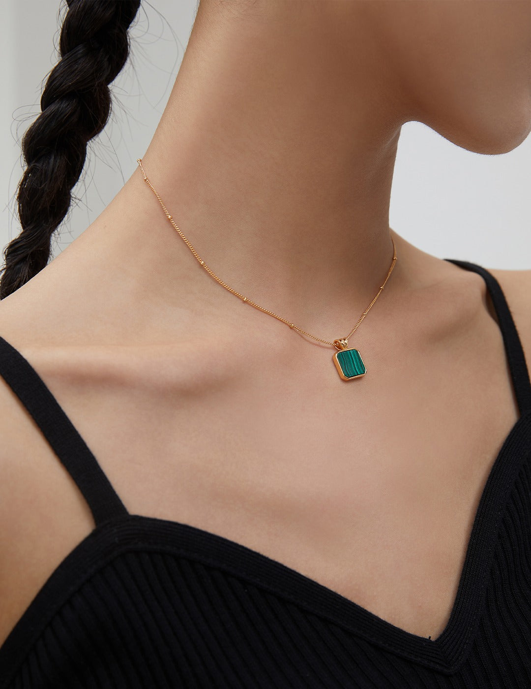 SENLORE Malachite Necklace – Lifestyle Shot