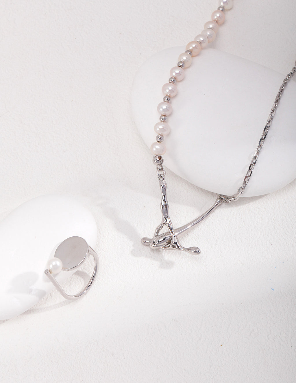 SENLORE Sterling Silver Pearl Necklace – Lifestyle Shot