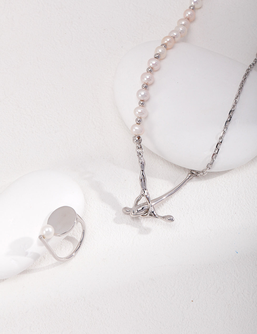 SENLORE Sterling Silver Pearl Necklace – Lifestyle Shot
