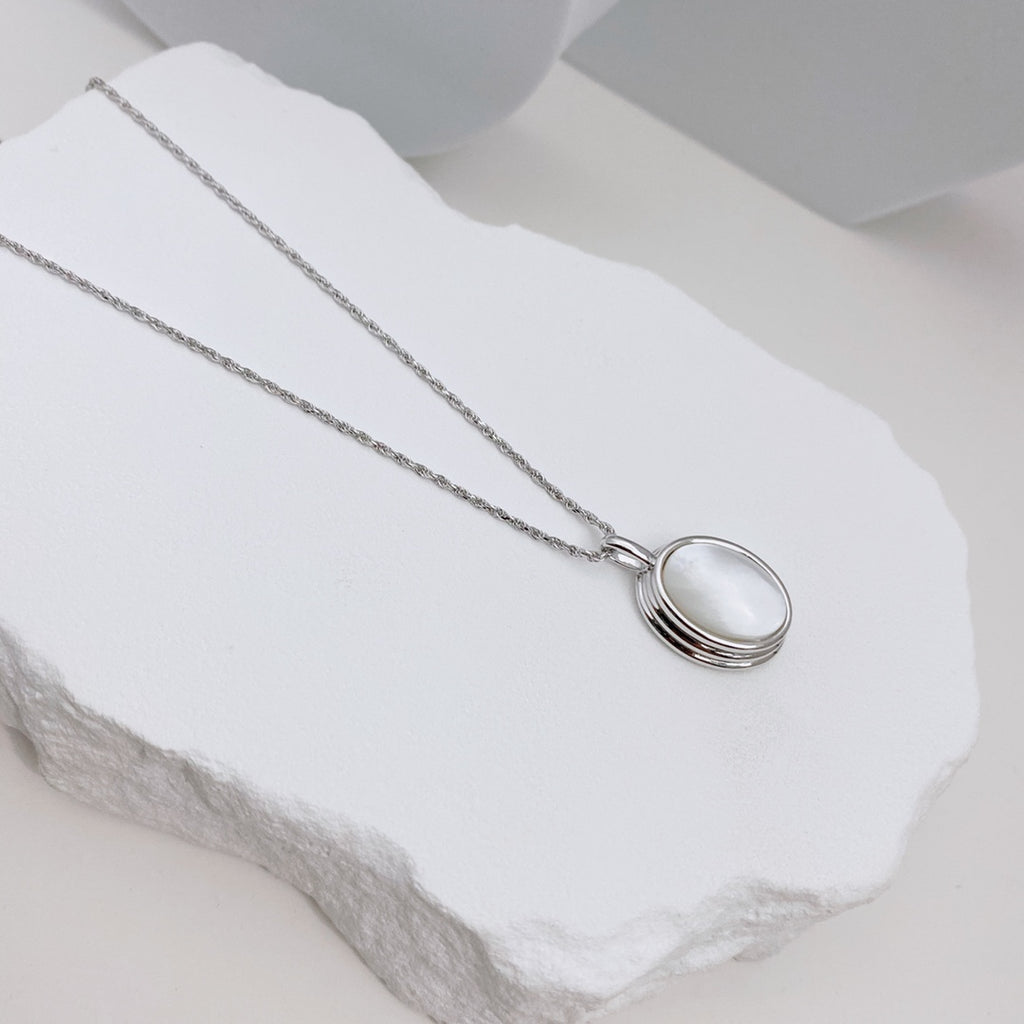 Mother-of-Pearl Pendant Necklace — Mother-of-Pearl & 18K Gold Vermeil | SENLORE