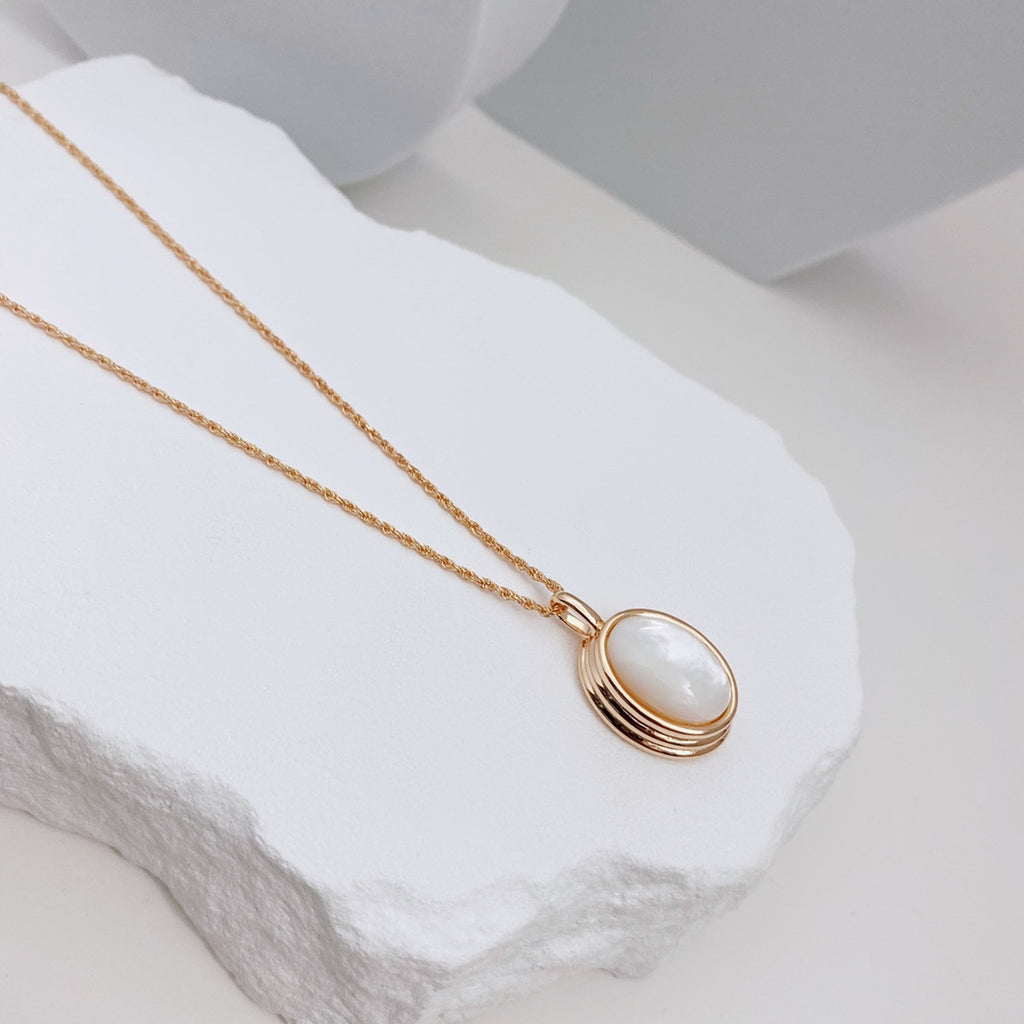 Mother-of-Pearl Pendant Necklace — Mother-of-Pearl & 18K Gold Vermeil | SENLORE