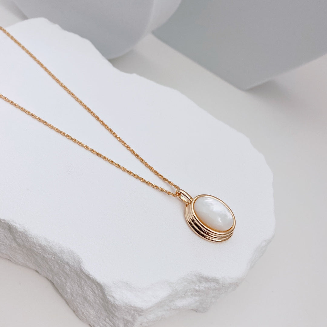 Mother-of-Pearl Pendant Necklace — Mother-of-Pearl & 18K Gold Vermeil | SENLORE