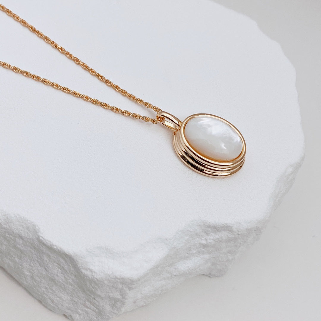 Mother-of-Pearl Pendant Necklace — Mother-of-Pearl & 18K Gold Vermeil | SENLORE