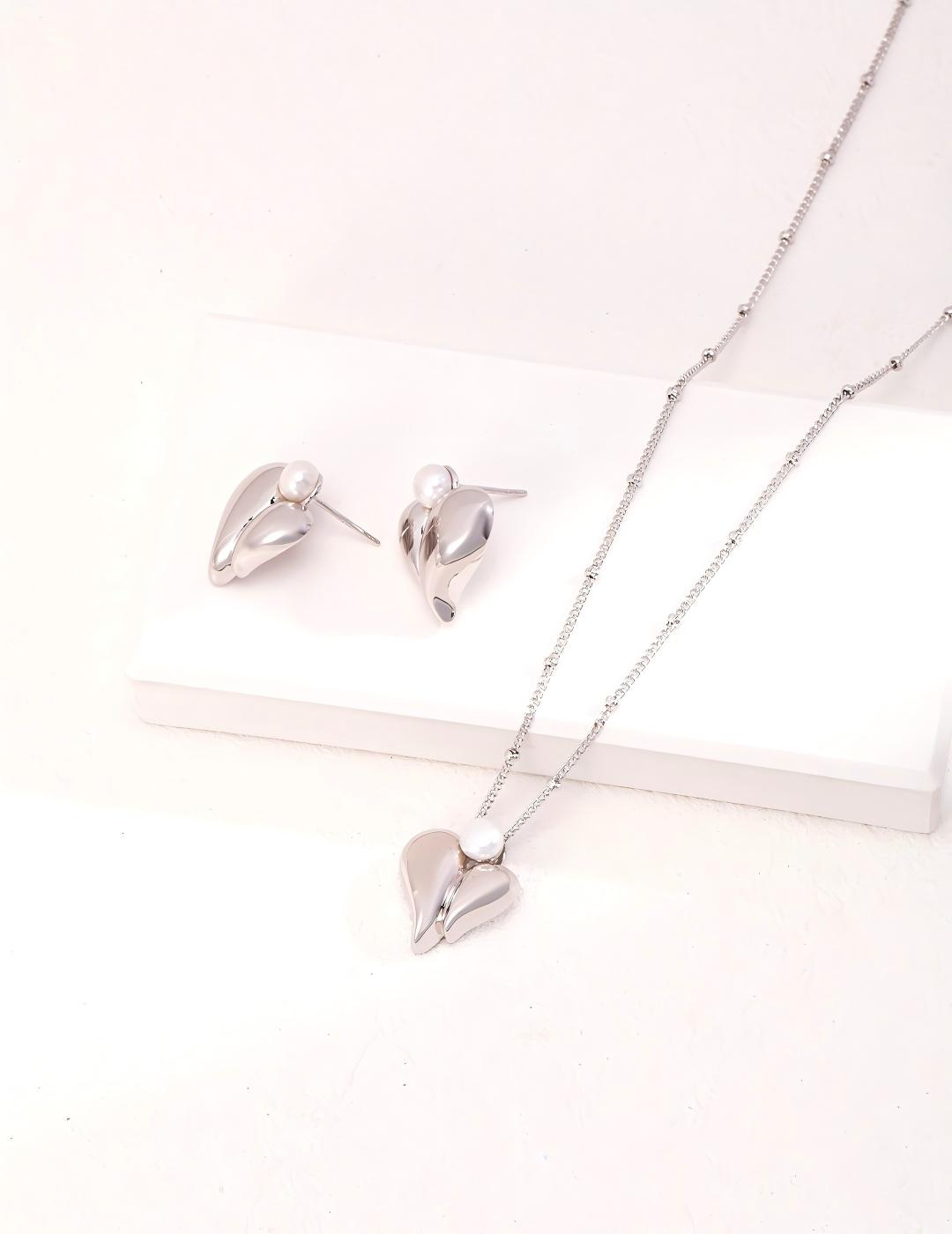 Heart Pearl Necklace — Sterling Silver, 18K Gold Vermeil, natural freshwater pearl | SENLORE