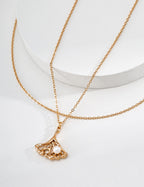 SENLORE Minimalist Vintage Pearl Necklace – Lifestyle Shot