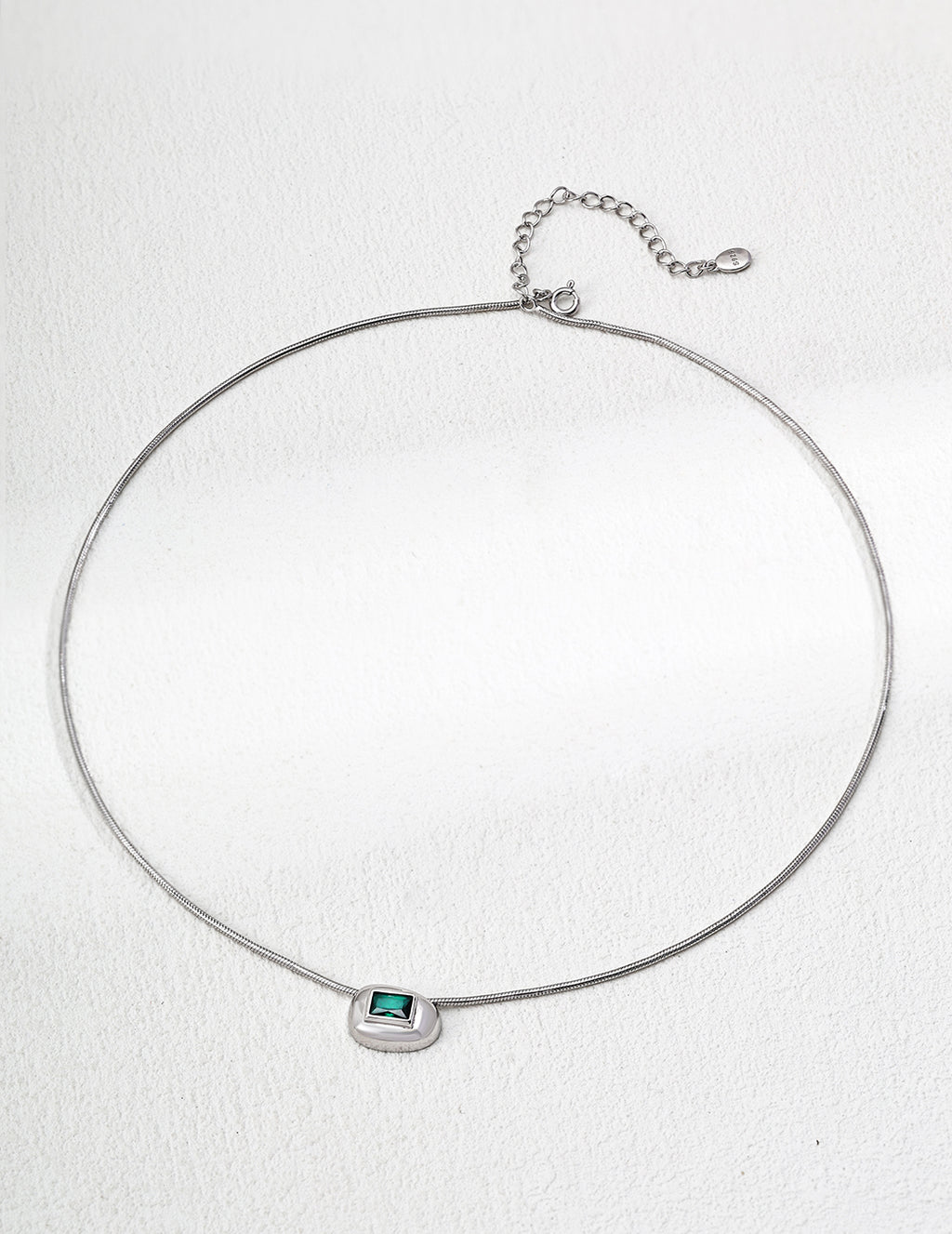 SENLORE Fashion Minimalist Zircon Necklace – Side View