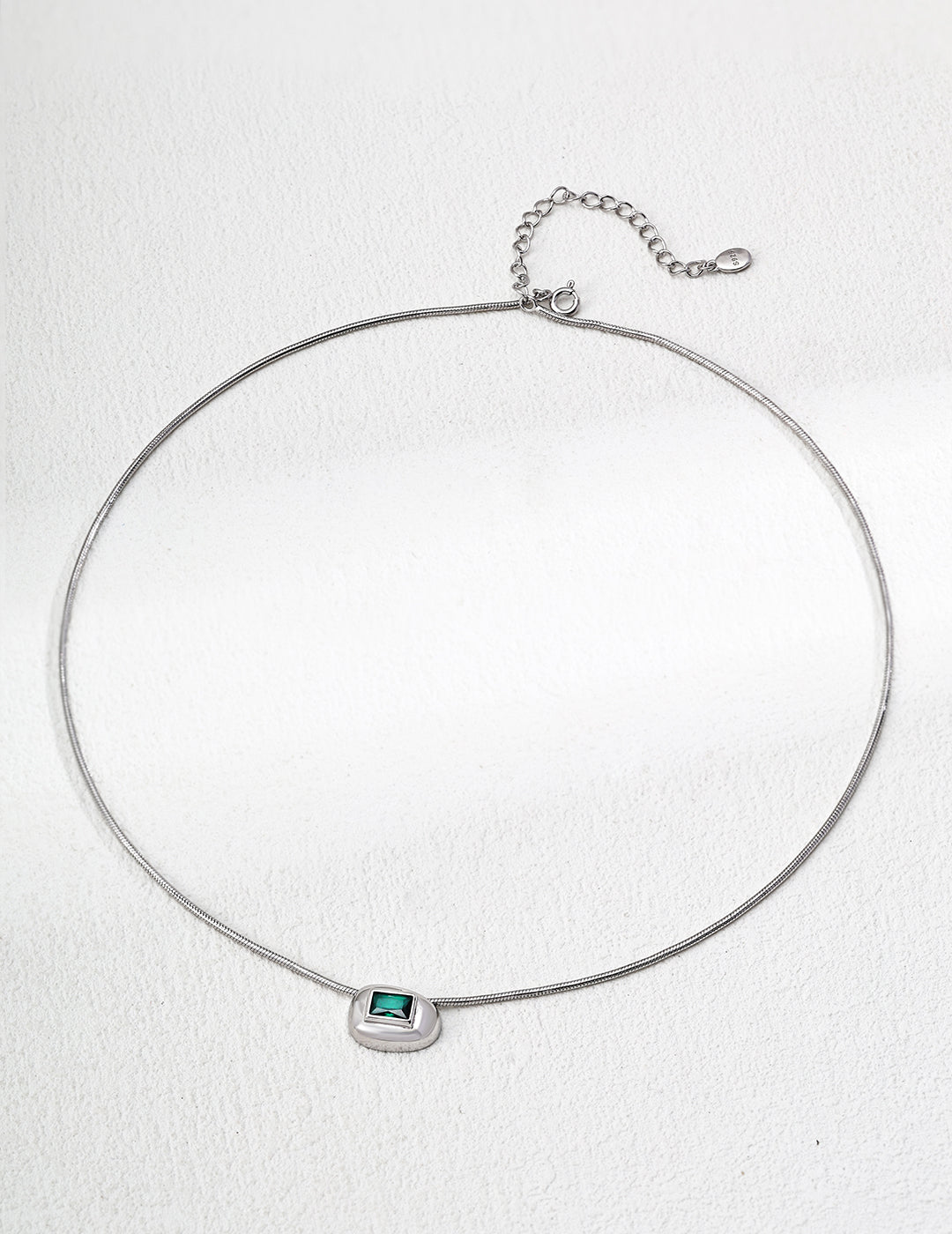 SENLORE Fashion Minimalist Zircon Necklace – Side View