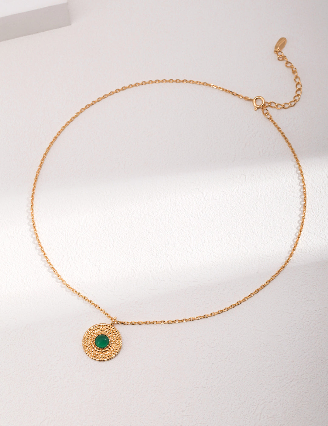 SENLORE Green Agate Necklace – Detail Close-up