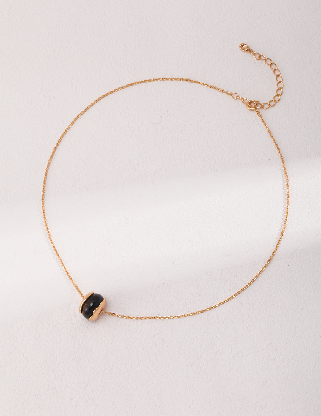 SENLORE Sterling Silver Tiger's Eye Necklace – Detail Close-up