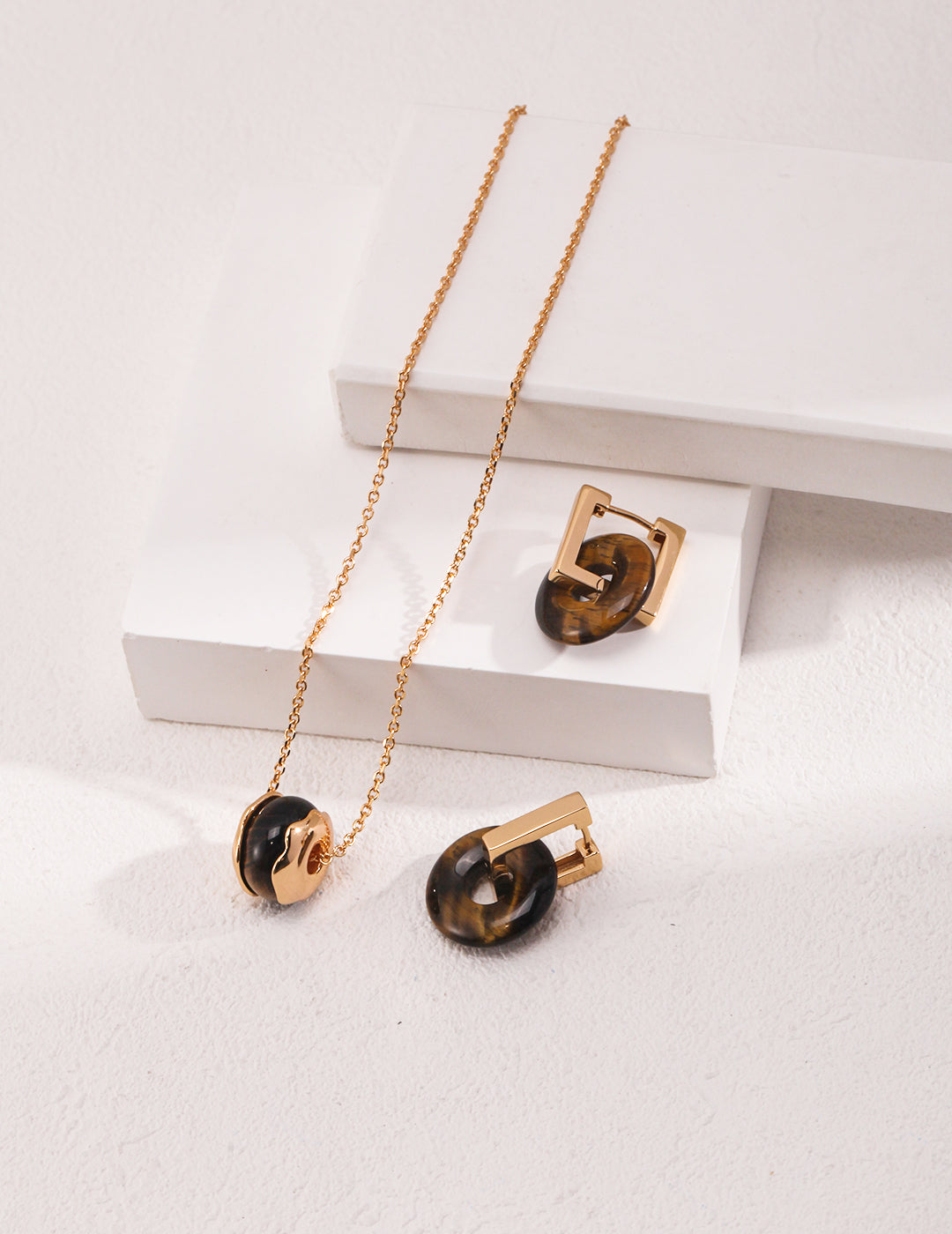 SENLORE Sterling Silver Tiger's Eye Necklace – Side View