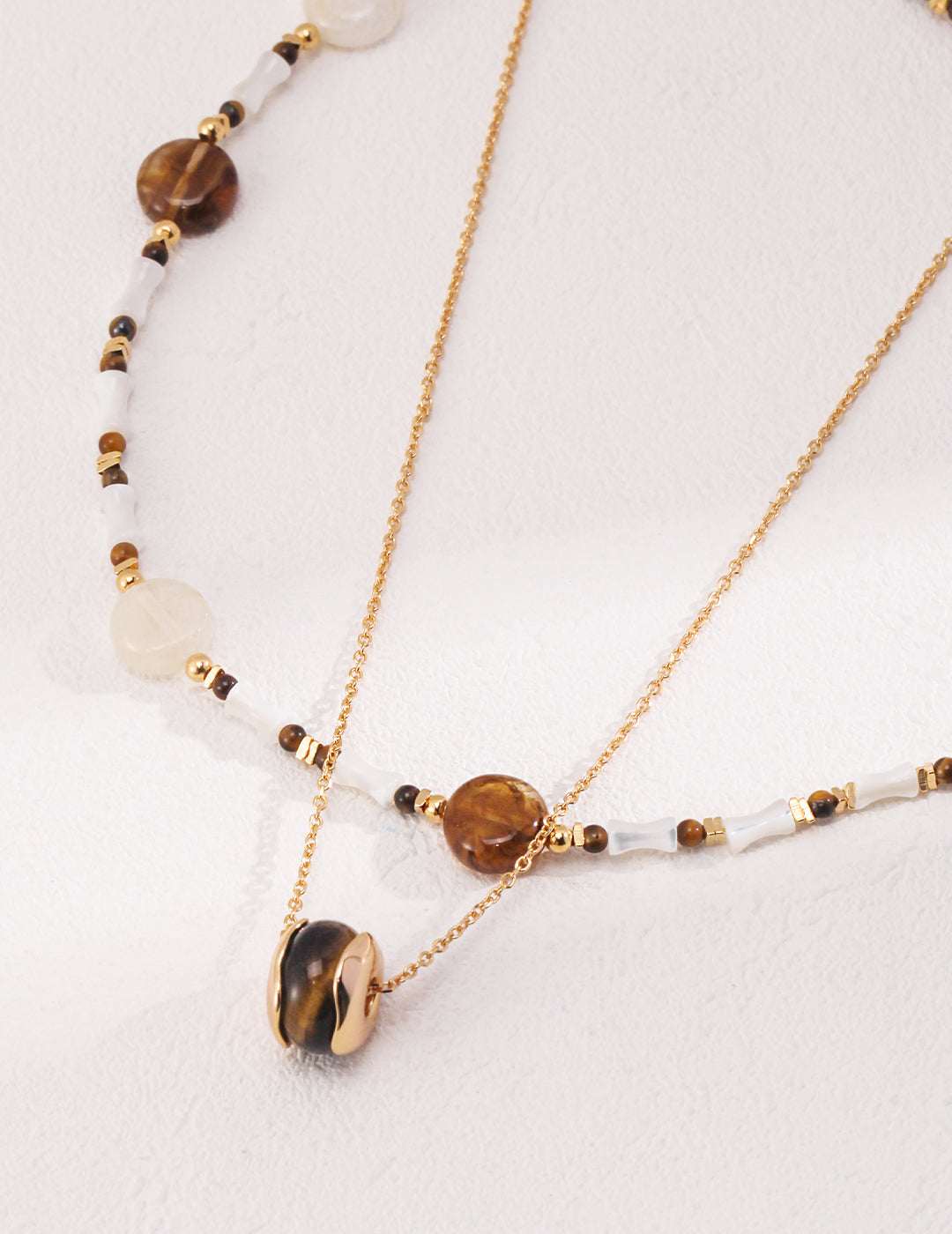 SENLORE Sterling Silver Tiger's Eye Necklace – Lifestyle Shot