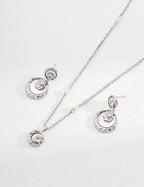 SENLORE Elegant Sterling Silver Necklace – Lifestyle Shot