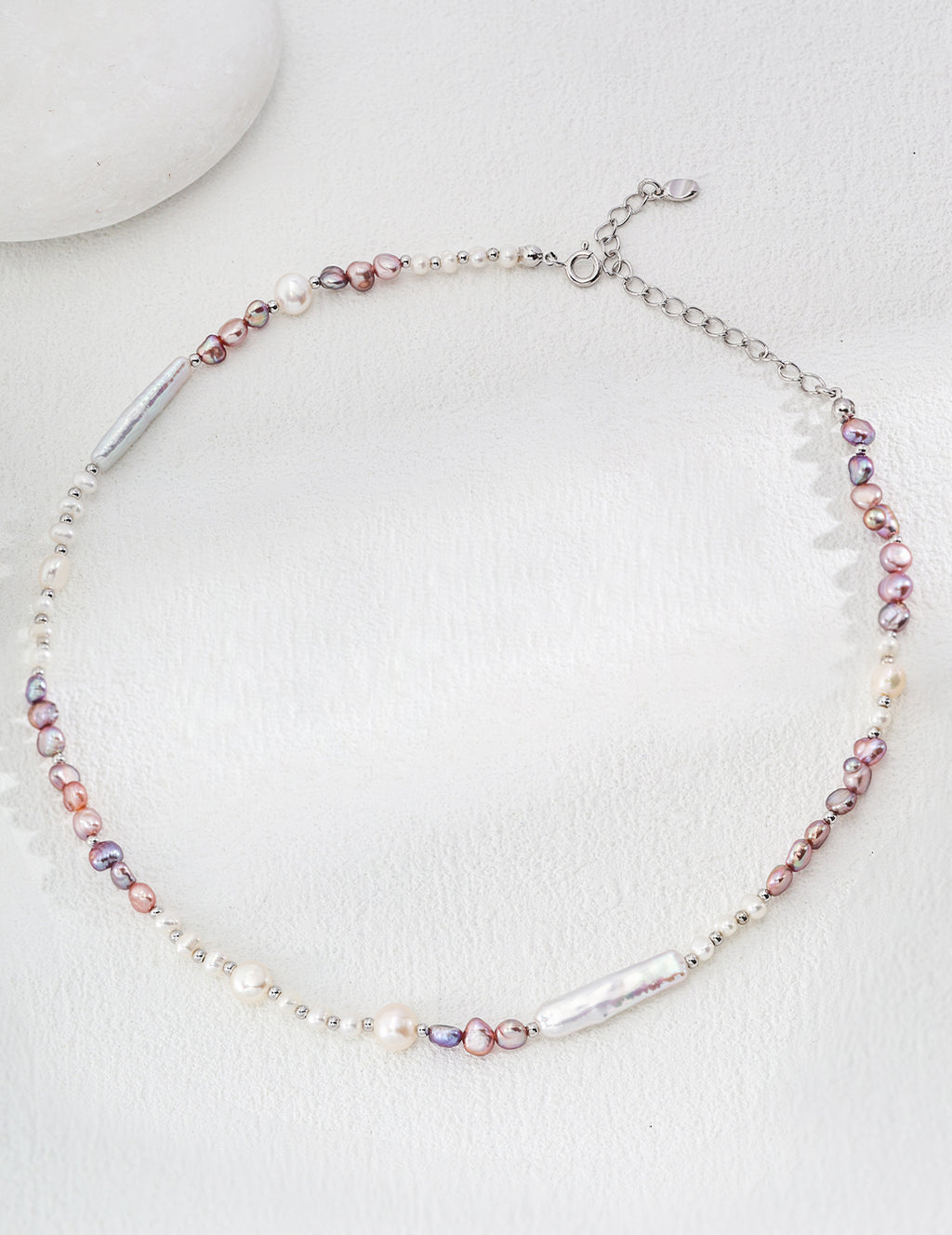 SENLORE Minimalist Natural Pearl Necklace – Detail Close-up