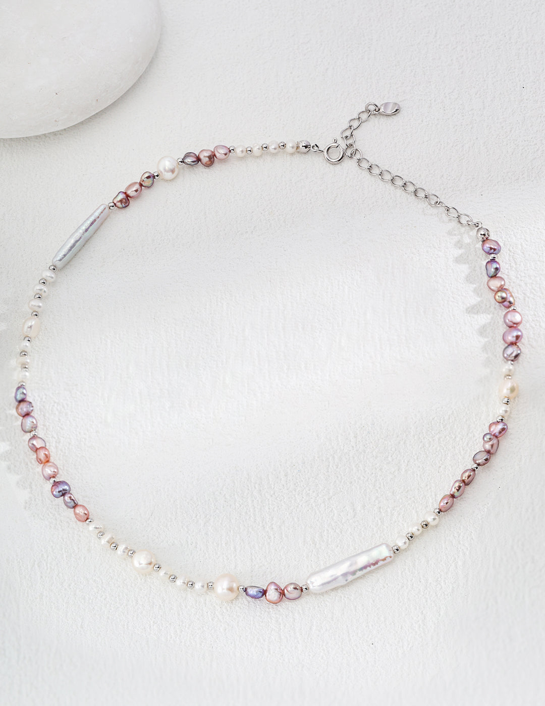 SENLORE Minimalist Natural Pearl Necklace – Detail Close-up