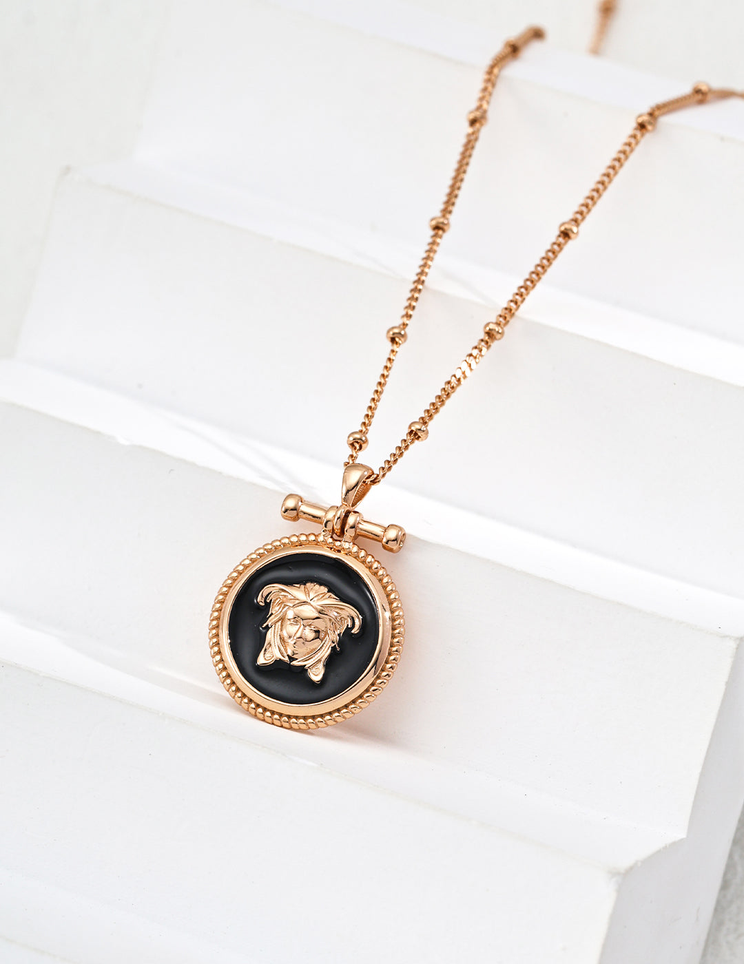 SENLORE Vintage Medusa Necklace – Side View