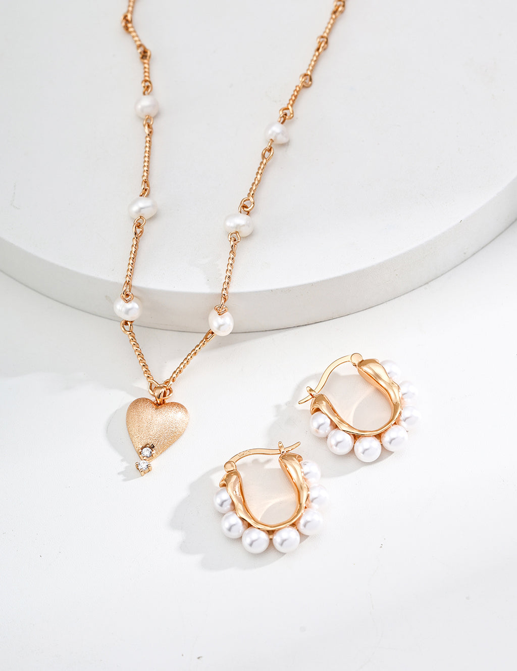 Frosted Heart Pearl Necklace — 18K Gold Vermeil, natural freshwater pearl, cubic zirconia | SENLORE