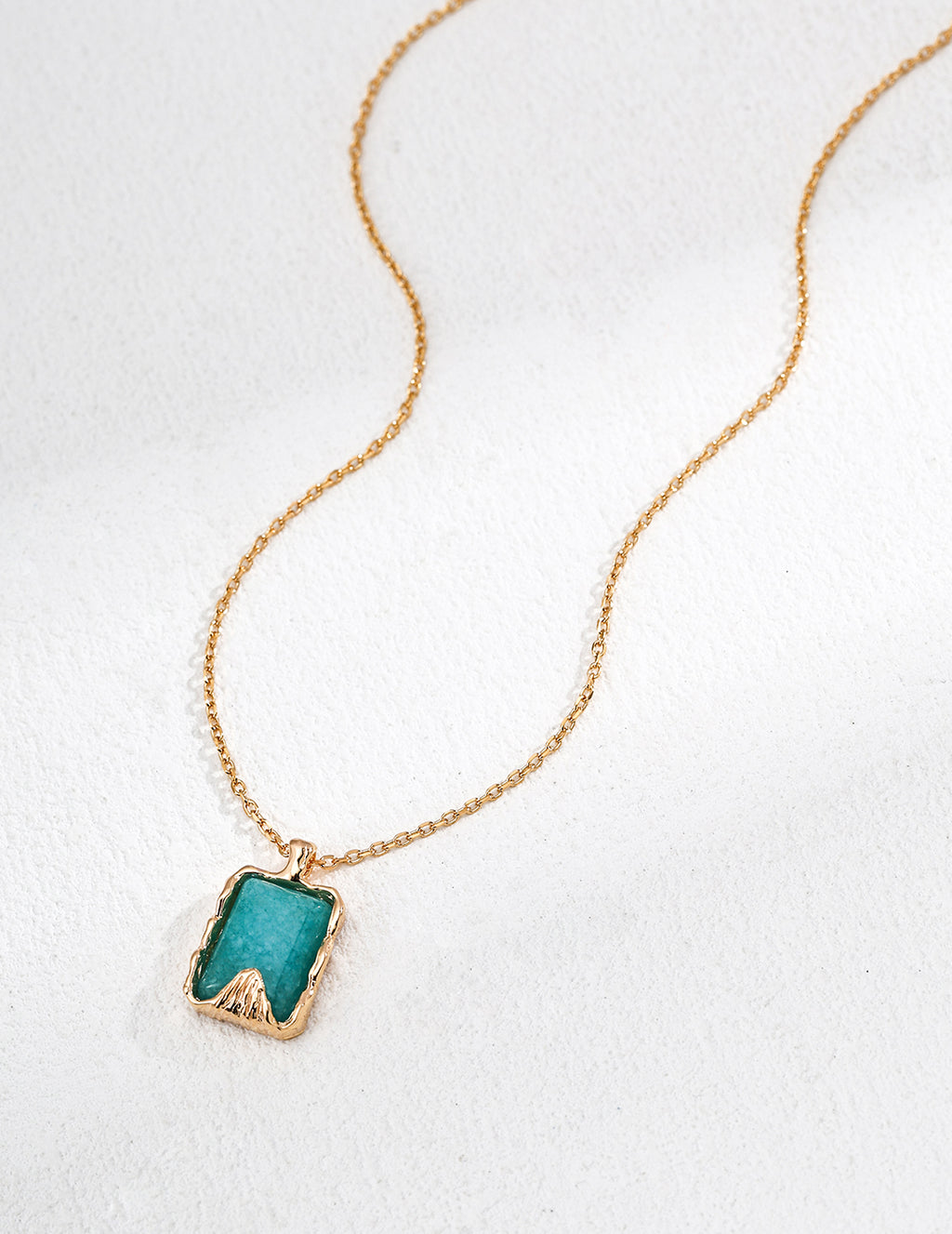 SENLORE Blue Dream Necklace – Side View