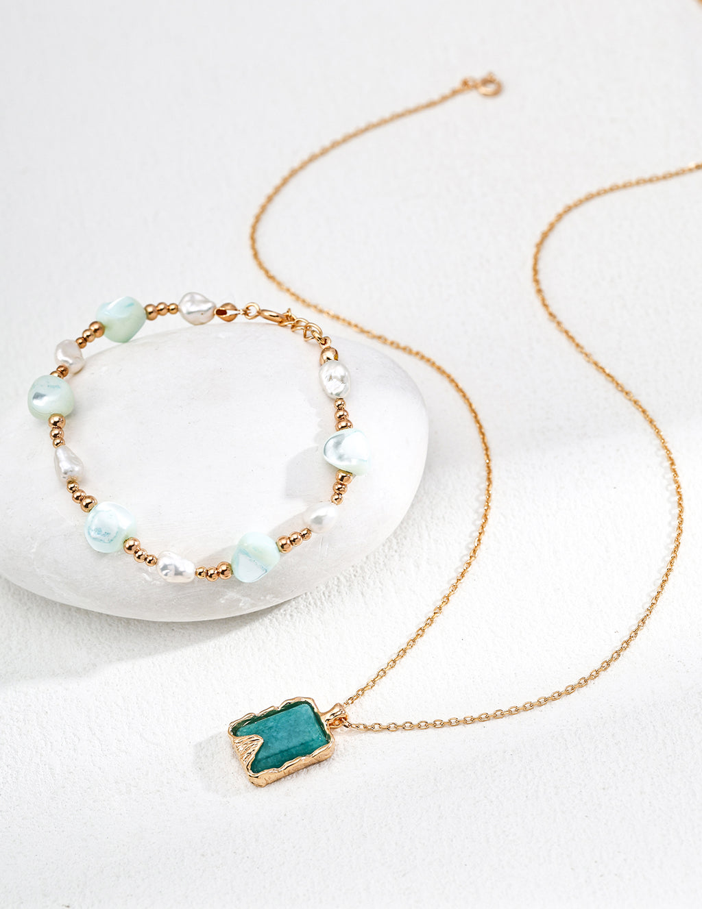 SENLORE Blue Dream Necklace – Lifestyle Shot