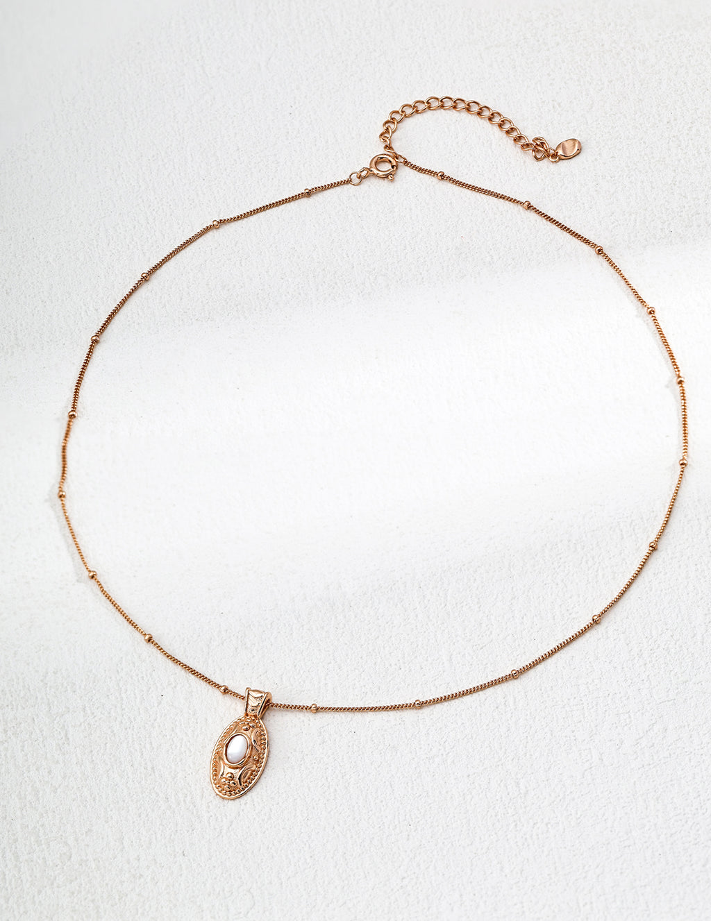 SENLORE Vintage Mother-of-Pearl Necklace – Front View