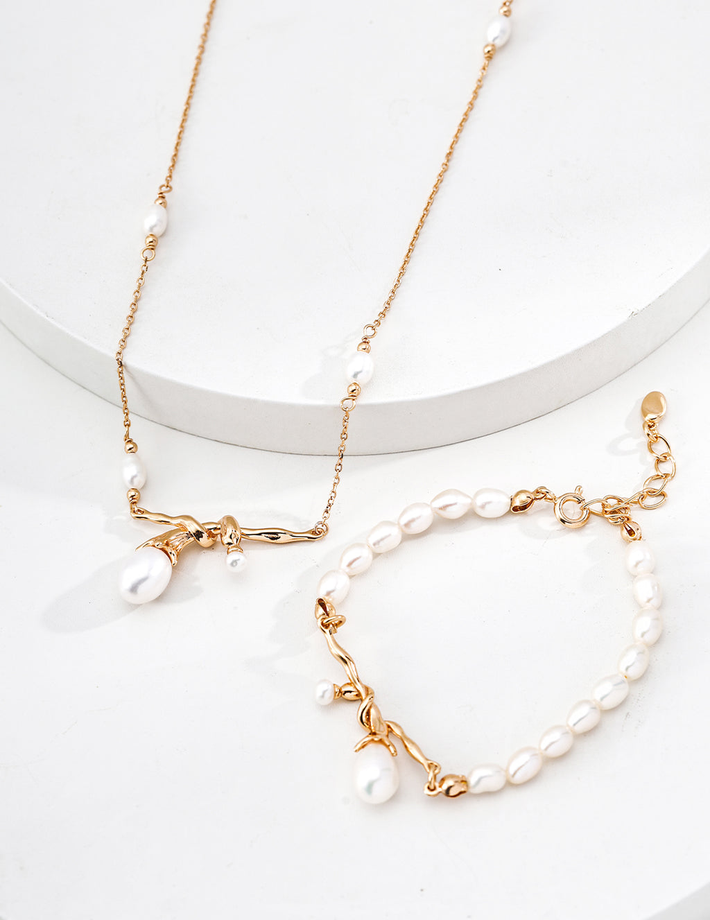 SENLORE Minimalist Wrapped Pearl Necklace> – Front View