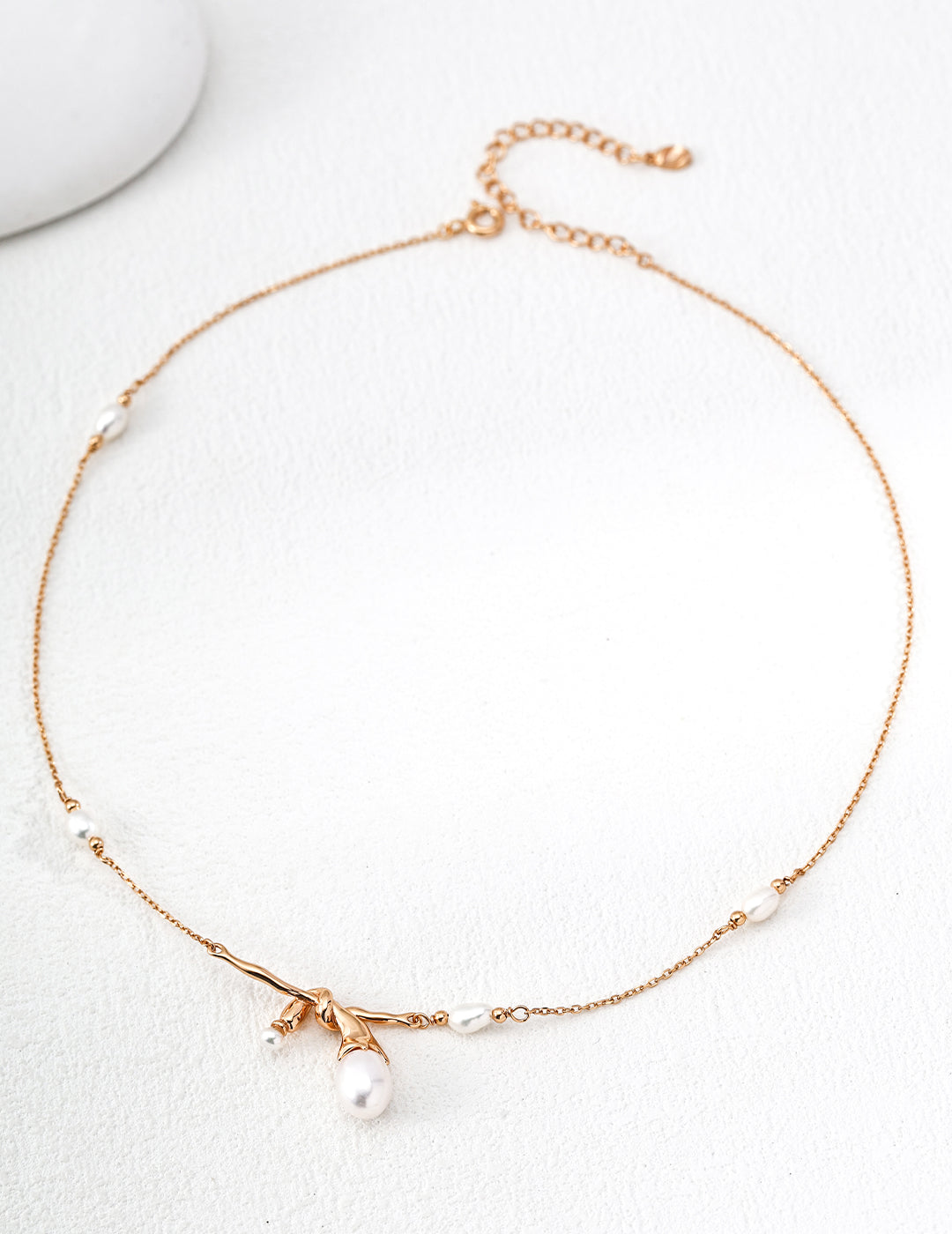 SENLORE Minimalist Wrapped Pearl Necklace> – Detail Close-up