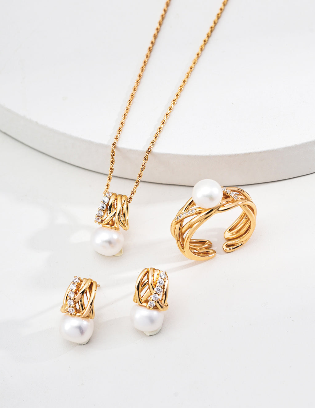 SENLORE Vintage Pearl Zircon Necklace – Front View