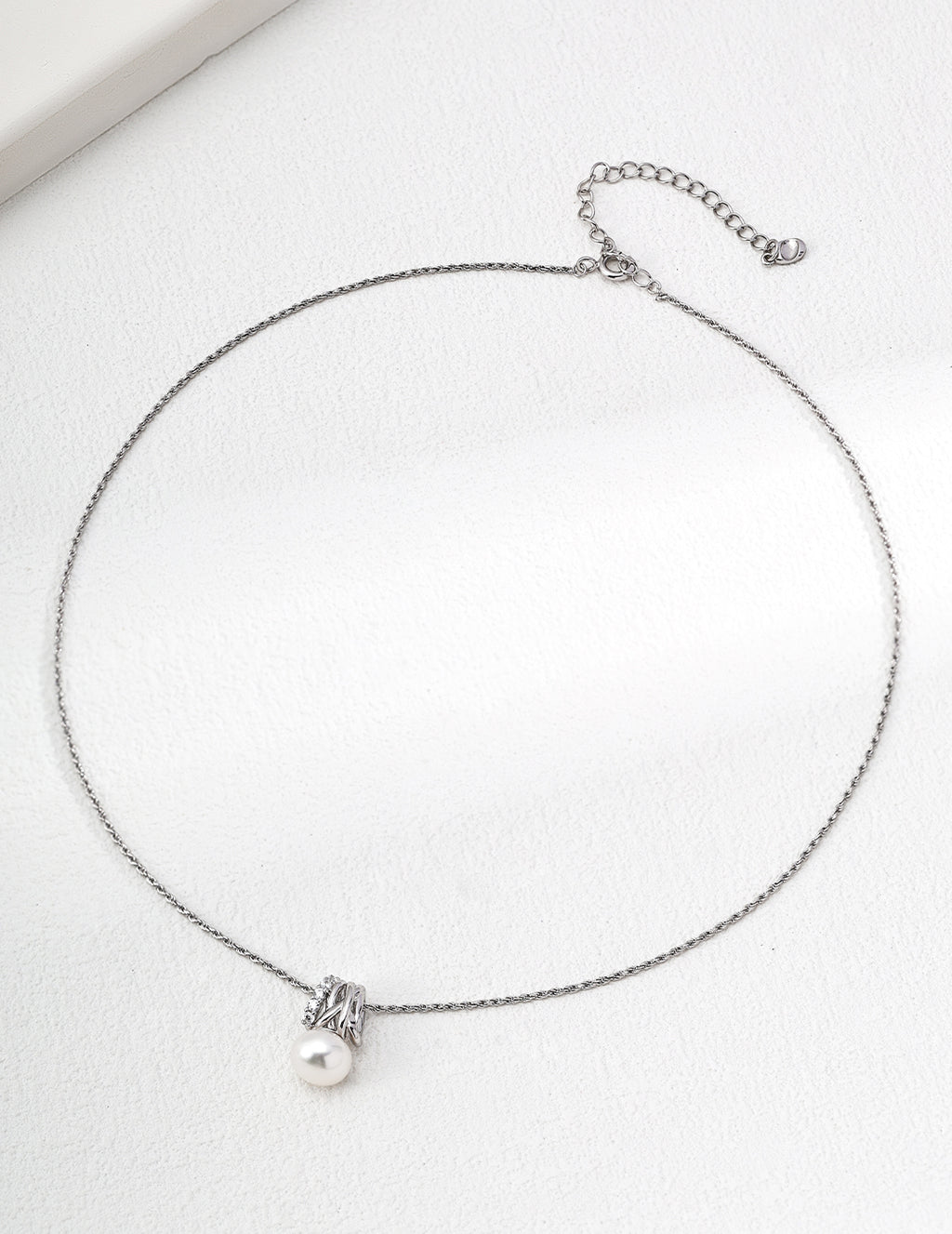 SENLORE Vintage Pearl Zircon Necklace – Side View