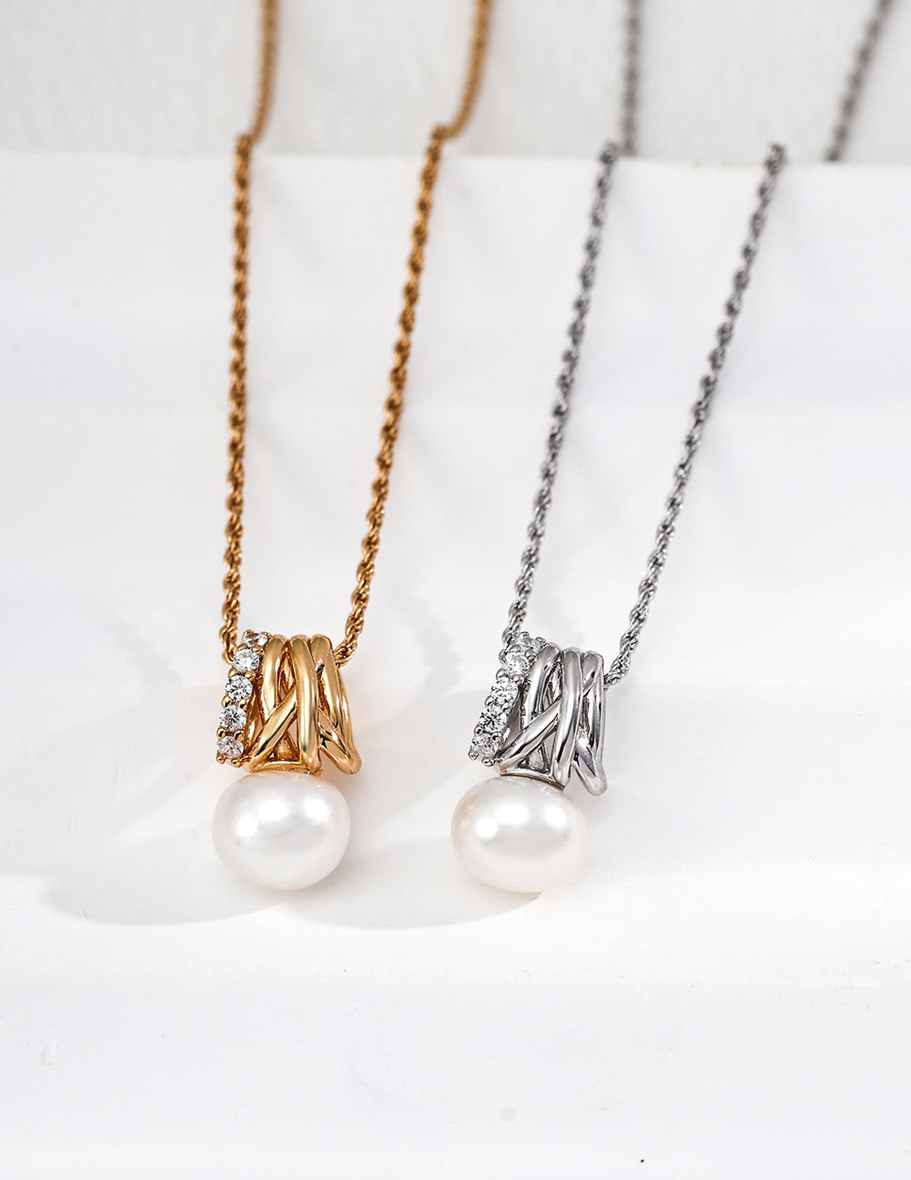 SENLORE Vintage Pearl Zircon Necklace – Lifestyle Shot