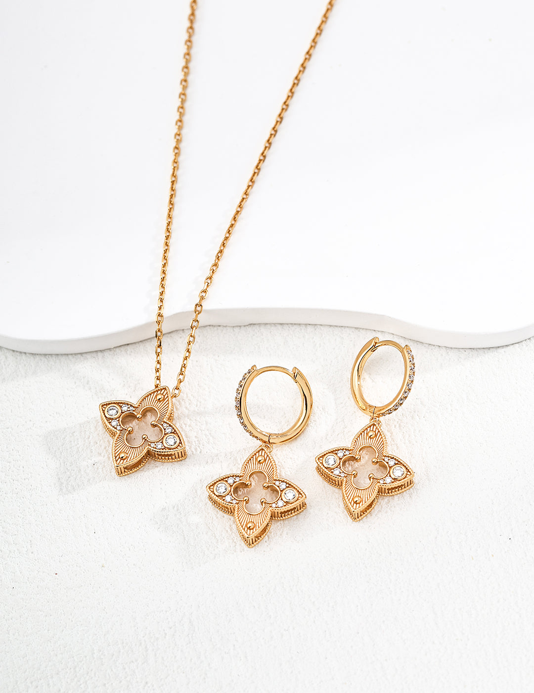SENLORE Classic Four-Leaf Clover Necklace – Front View