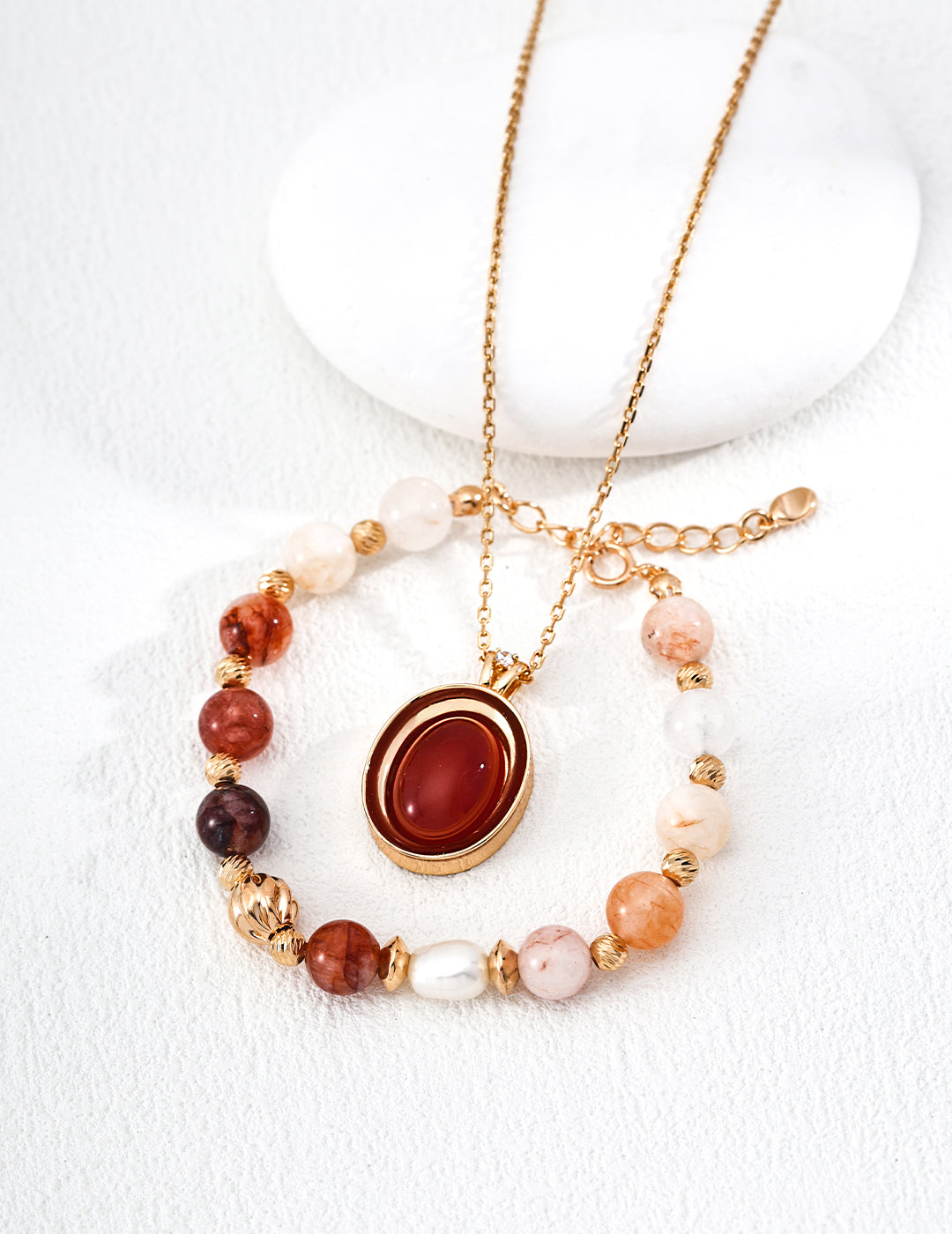 SENLORE Minimalist Oval Necklace – Side View