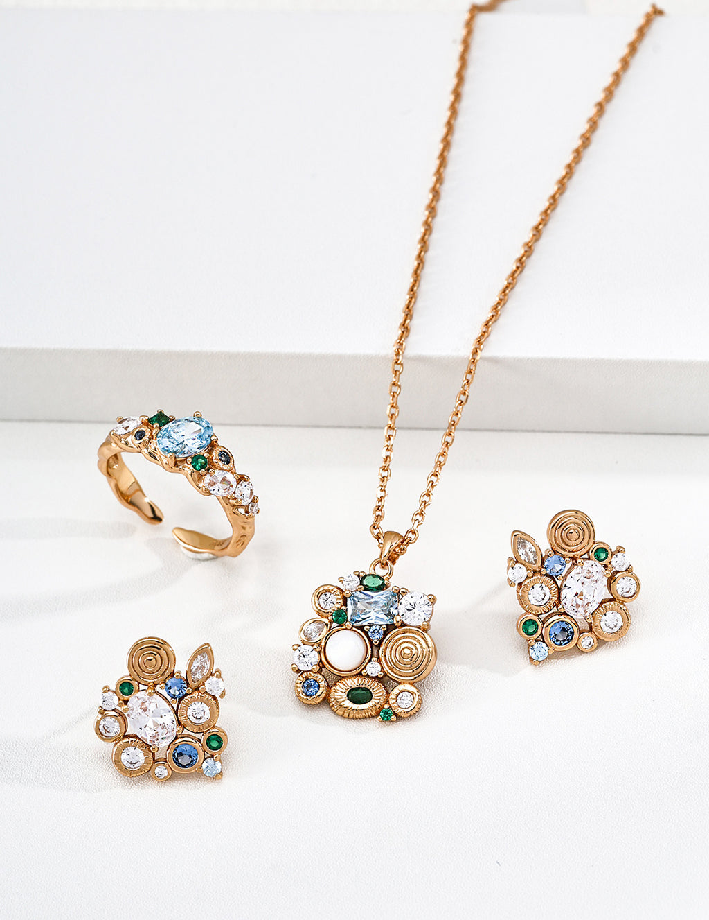 SENLORE Lush Forest Necklace – Front View
