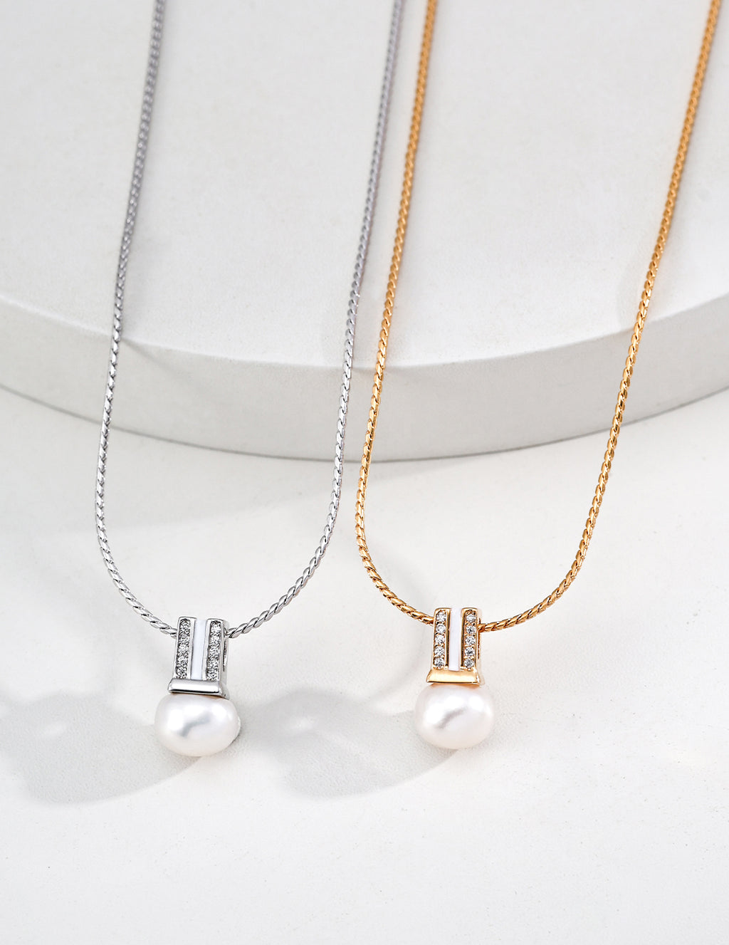 SENLORE Mini Bulb Pendant Necklace – Front View