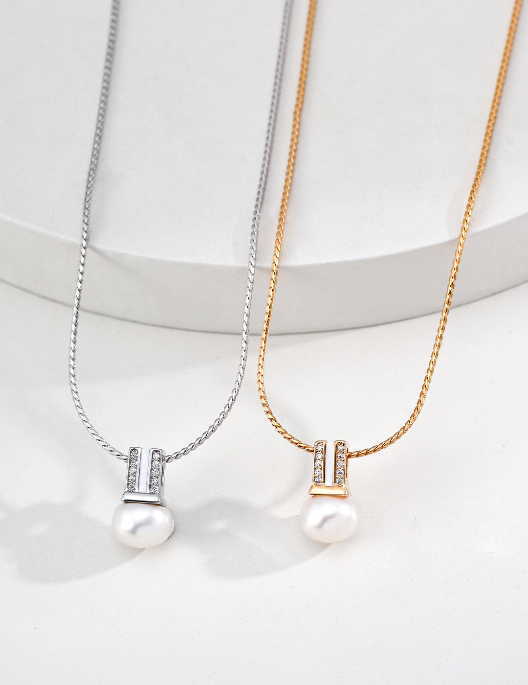 SENLORE Mini Bulb Pendant Necklace – Front View