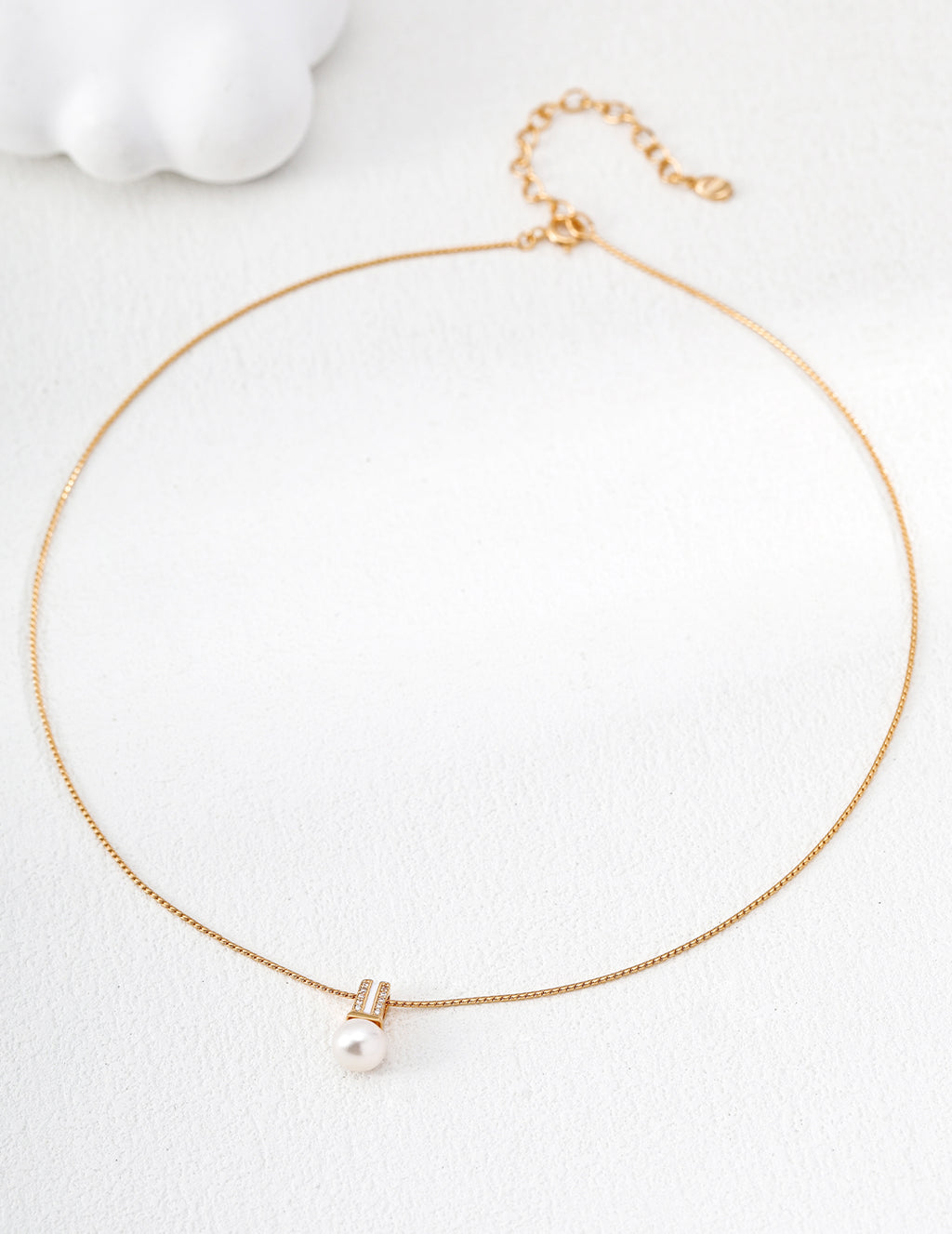 SENLORE Mini Bulb Pendant Necklace – Detail Close-up