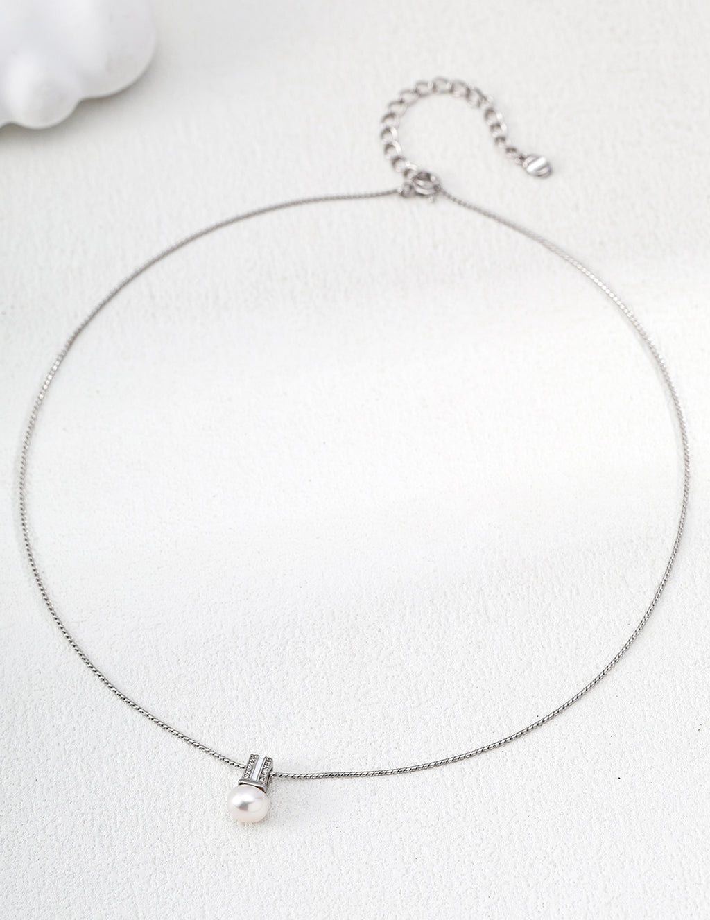 SENLORE Mini Bulb Pendant Necklace – Side View