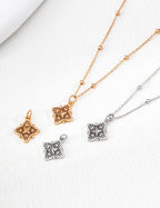SENLORE Cross Star Clover Necklace – Detail Close-up