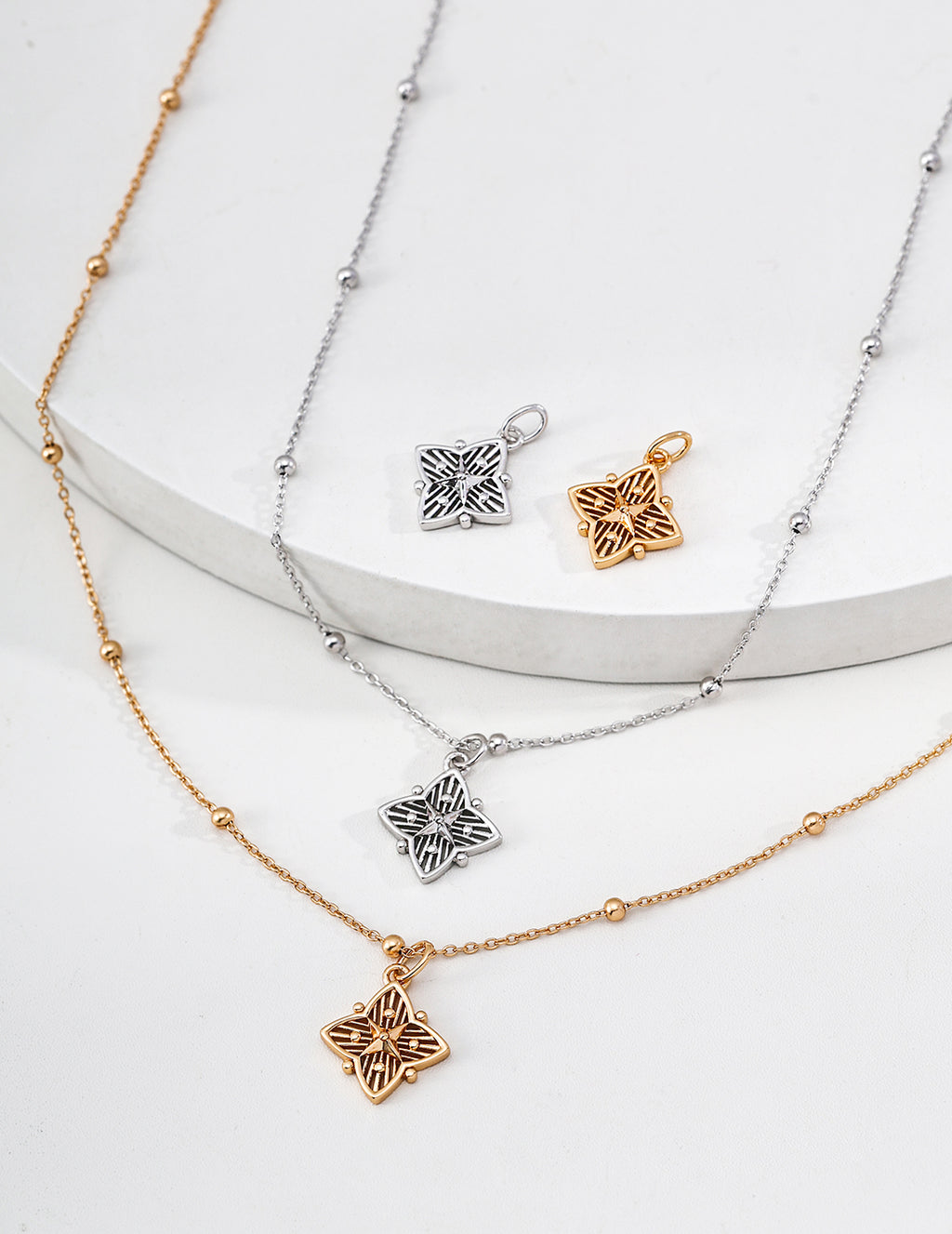 SENLORE Cross Star Clover Necklace – Lifestyle Shot