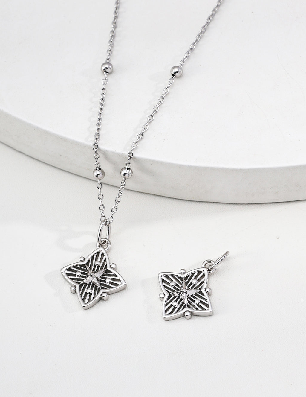 SENLORE Cross Star Clover Necklace – Lifestyle Shot