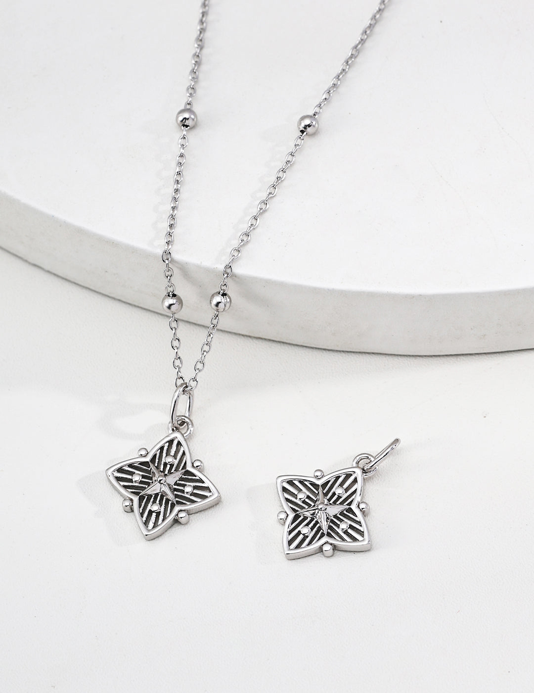 SENLORE Cross Star Clover Necklace – Lifestyle Shot