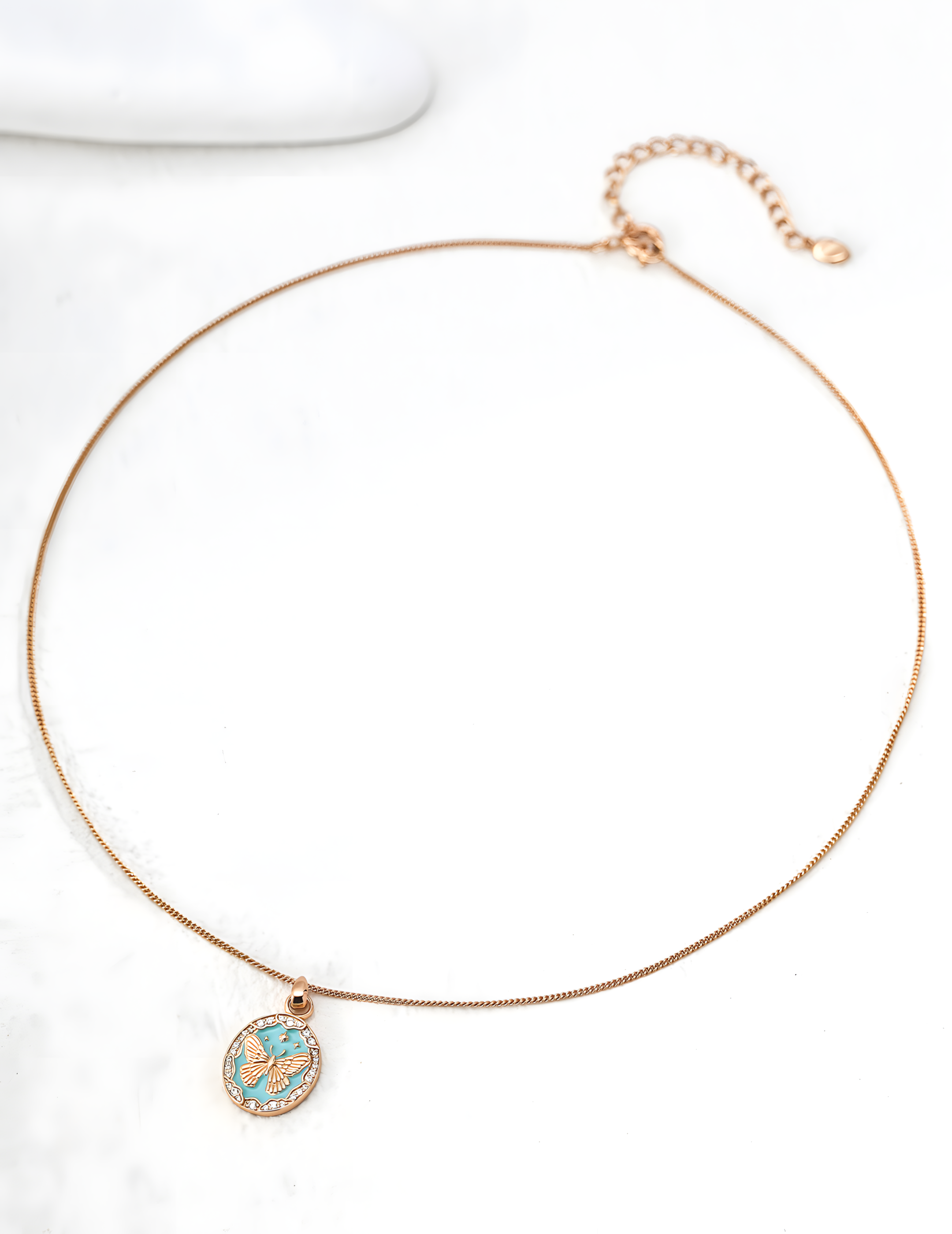 SENLORE Spring Elegance Pearl Necklace – Side View
