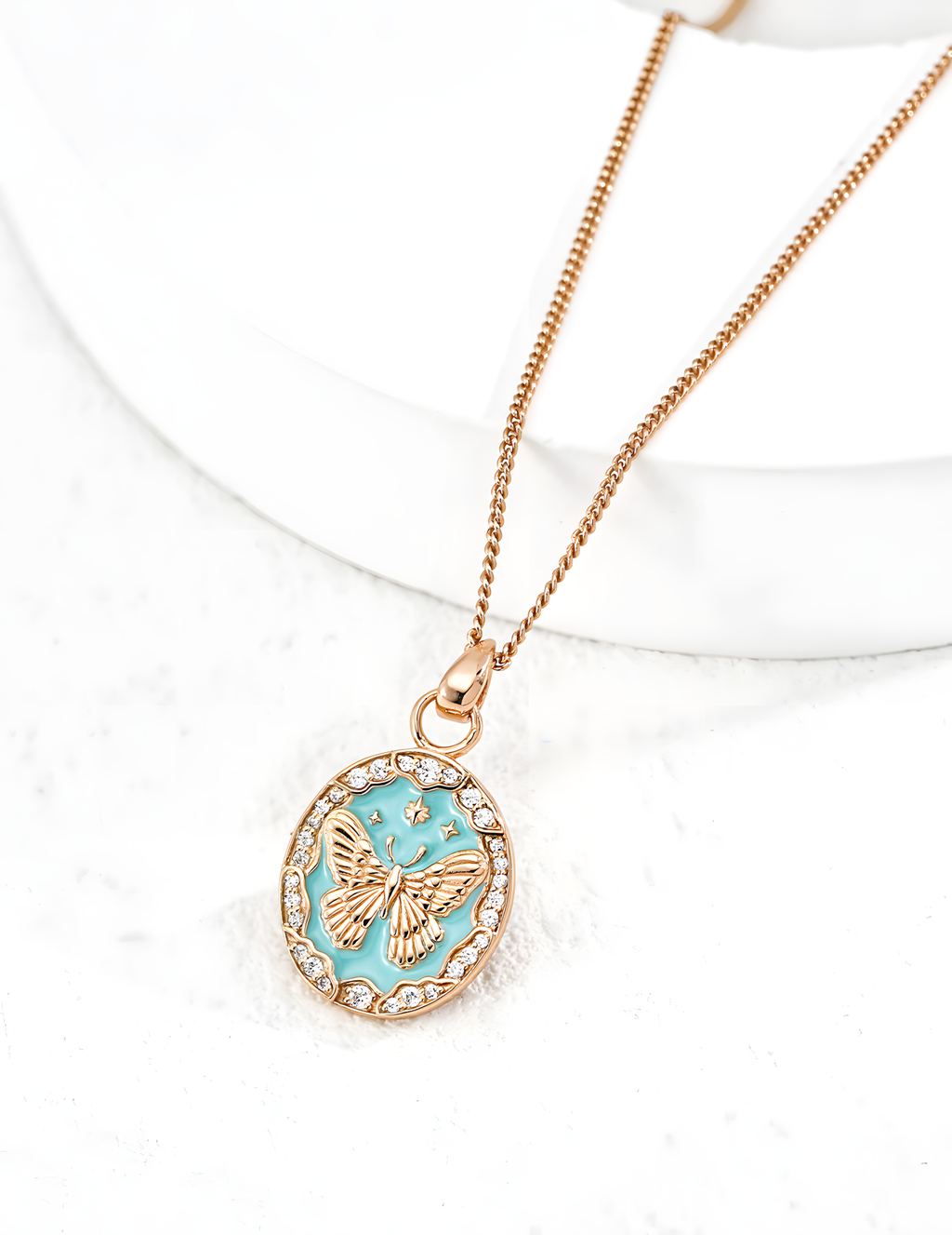 SENLORE Spring Elegance Pearl Necklace – Lifestyle Shot