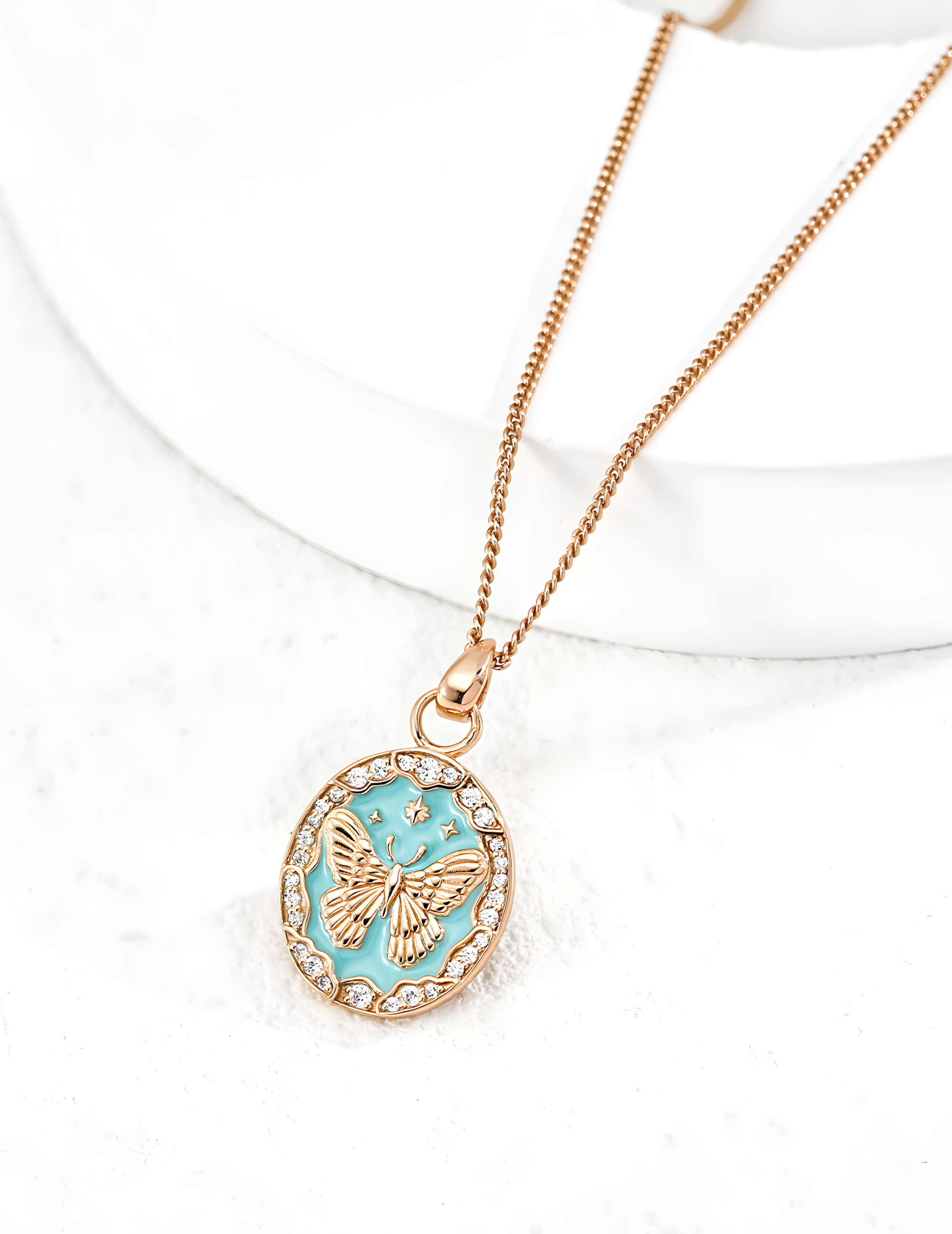 SENLORE Spring Elegance Pearl Necklace – Lifestyle Shot