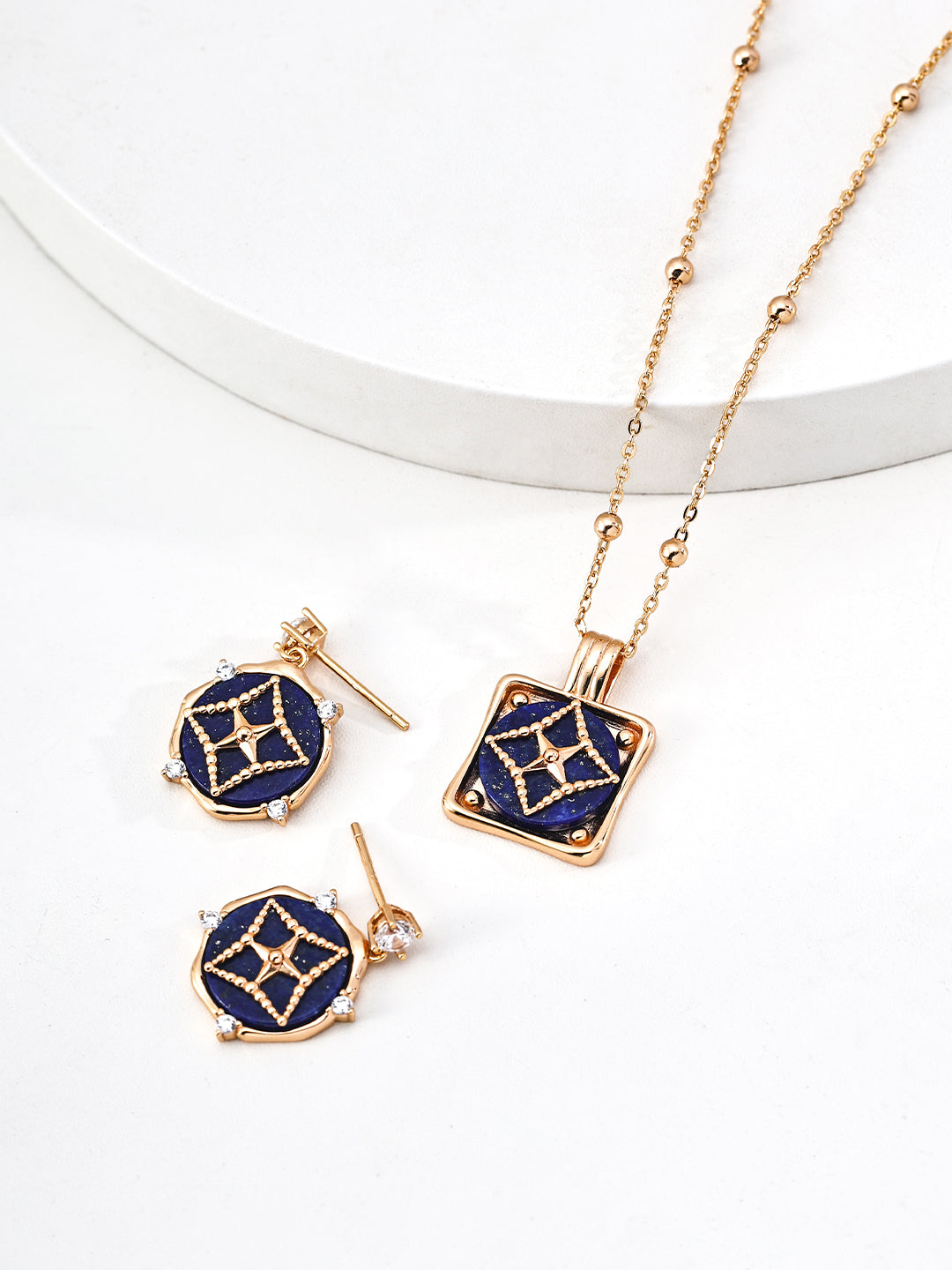 SENLORE Lapis Lazuli Zircon Necklace – Lifestyle Shot